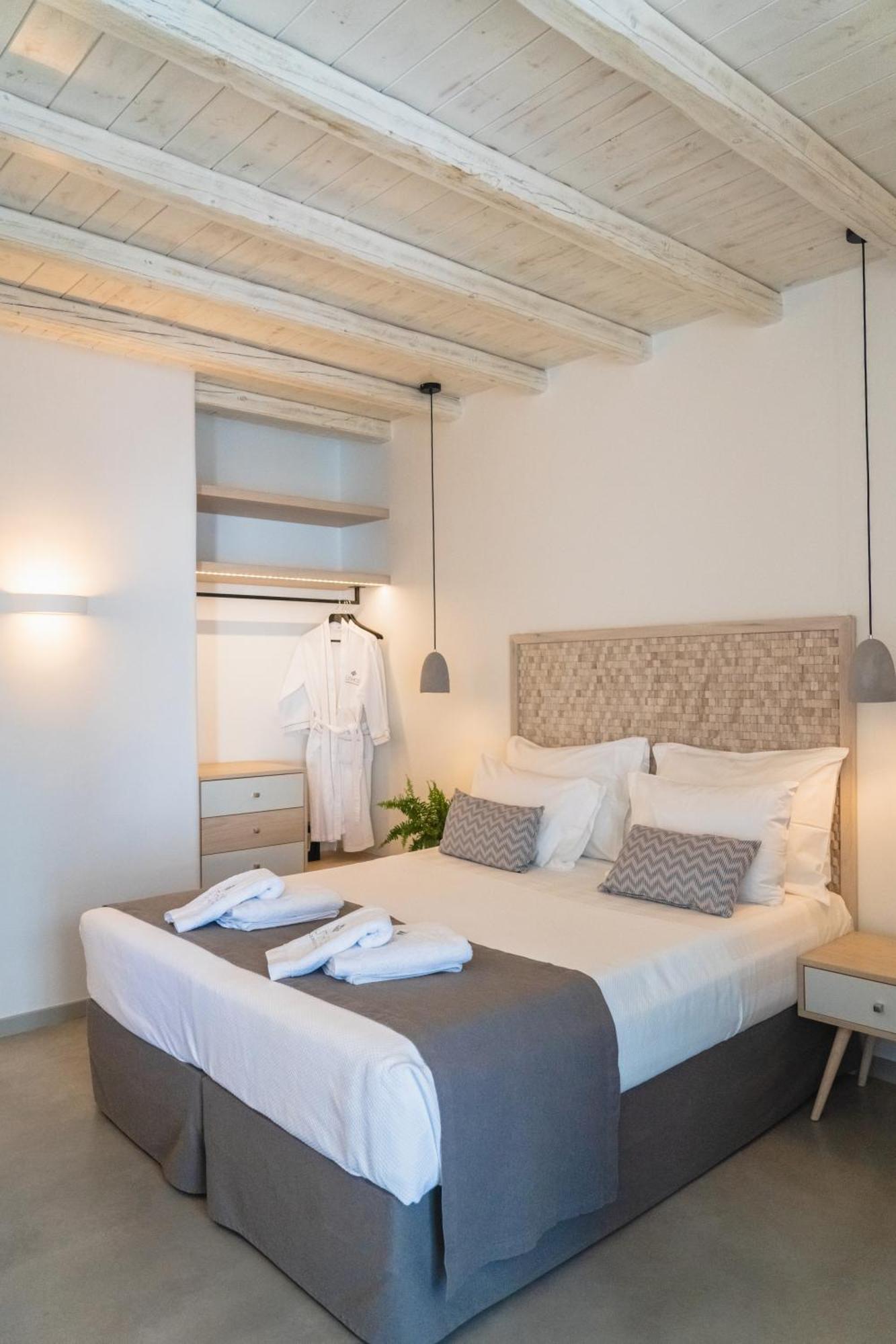 Lithos Luxury Suites Tínos Extérieur photo